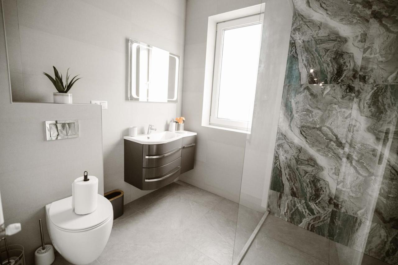 Sibiu Ezonia Central Apartment Dış mekan fotoğraf